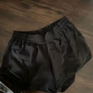Size 6 Lululemon hotty hots Inseem 4 black